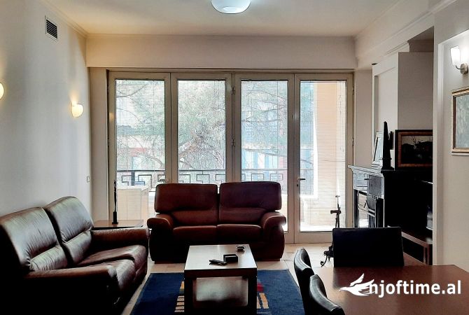 Ambient biznesi me qera 3+1 ne Tirane - 2,500 Euro
