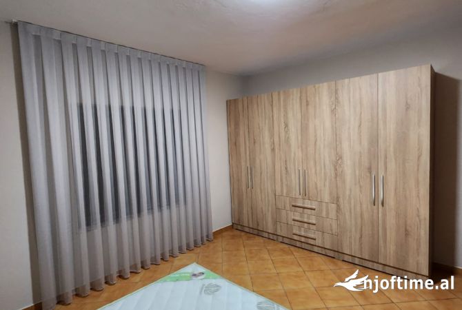 Shtepi me qera Apartament ne Tirane, 2+1, Mobilimi E mobiluar, Pagesa 55,000  Leke.