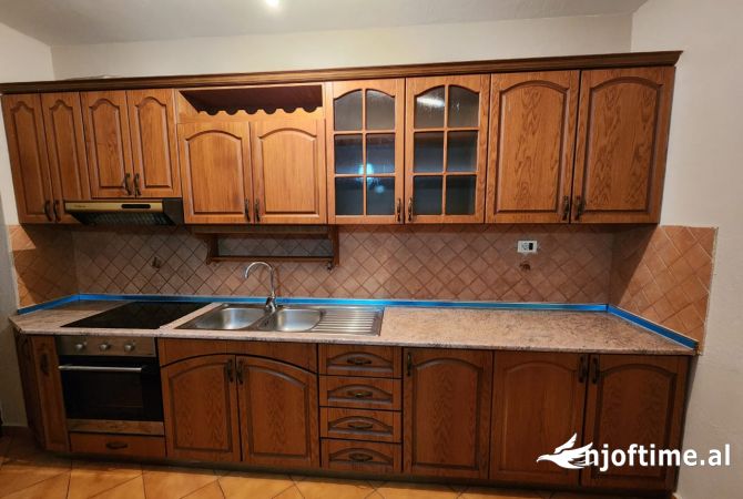 Shtepi me qera Apartament ne Tirane, 2+1, Mobilimi E mobiluar, Pagesa 55,000  Leke.