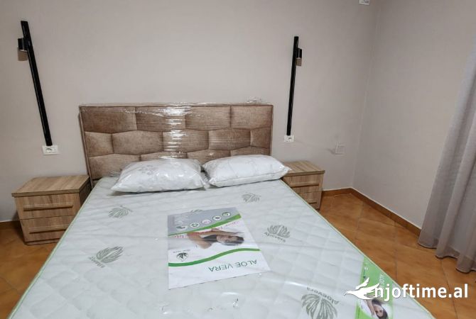 Shtepi me qera Apartament ne Tirane, 2+1, Mobilimi E mobiluar, Pagesa 55,000  Leke.