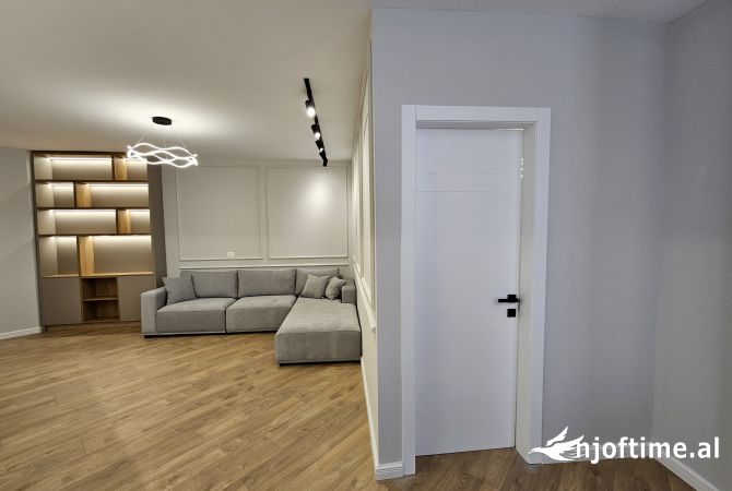 Shtepi ne shitje Apartament ne Tirane, 1+1, Mobilimi E mobiluar, Pagesa 135,000  Euro.