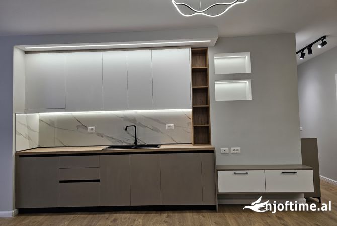 Shtepi ne shitje Apartament ne Tirane, 1+1, Mobilimi E mobiluar, Pagesa 135,000  Euro.
