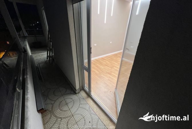Shtepi ne shitje Apartament ne Tirane, 3+1, Mobilimi Bosh, pa mobiluar, Pagesa 280,000  Euro.