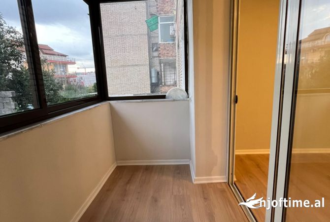 Shtepi ne shitje Apartament ne Tirane, 1+1, Mobilimi Pjeserisht e mobiluar, Pagesa 86,000  Euro.