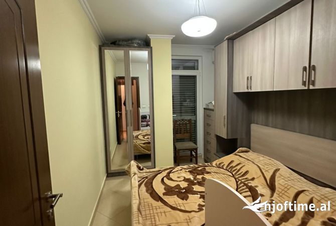 Shtepi ne shitje Apartament ne Tirane, 2+1, Mobilimi E mobiluar, Pagesa 113,000  Euro.