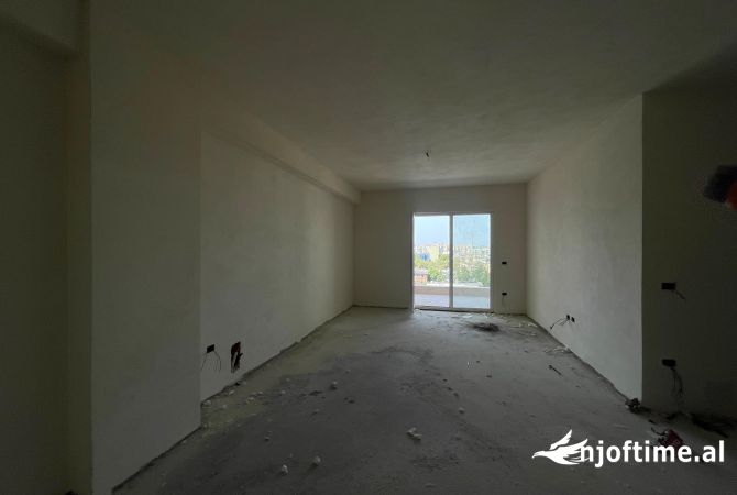Shtepi ne shitje Apartament ne Tirane, 2+1, Mobilimi Bosh, pa mobiluar, Pagesa 175,350  Euro.