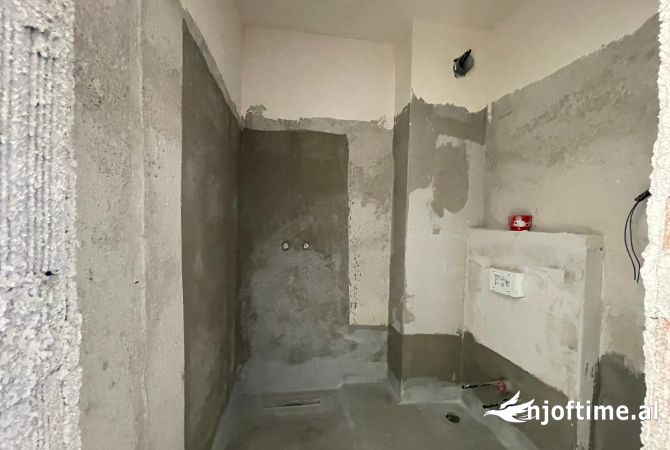 Shtepi ne shitje Apartament ne Tirane, 2+1, Mobilimi Bosh, pa mobiluar, Pagesa 175,350  Euro.