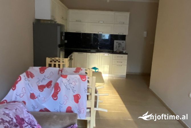Shtepi me qera Apartament ne Tirane, 2+1, Mobilimi E mobiluar, Pagesa 330  Euro.