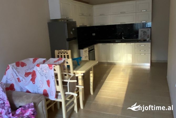 Shtepi me qera Apartament ne Tirane, 2+1, Mobilimi E mobiluar, Pagesa 330  Euro.