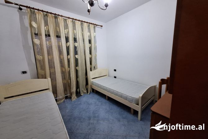 Shtepi me qera Apartament ne Tirane, 2+1, Mobilimi E mobiluar, Pagesa 45,000  Leke.