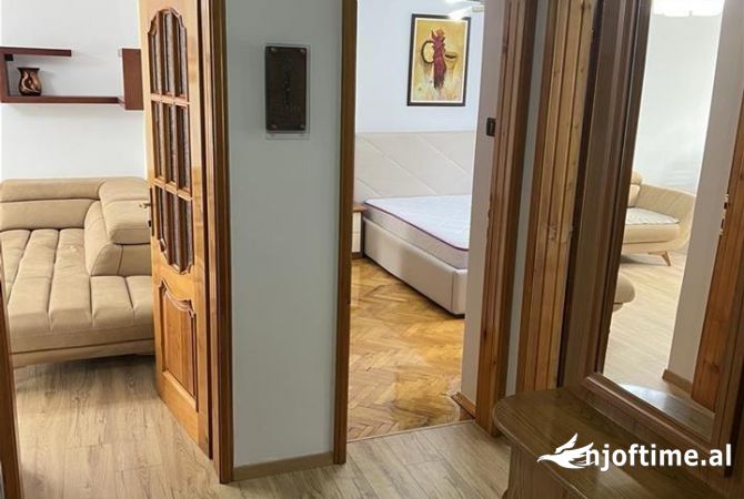 Shtepi me qera Apartament ne Tirane, 2+1, Mobilimi E mobiluar, Pagesa 70,000  Leke.