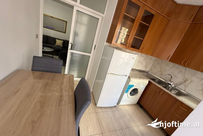 Shtepi me qera Apartament ne Tirane, 1+1, Mobilimi E mobiluar, Pagesa 680  Euro.
