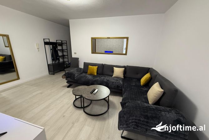 Shtepi me qera Apartament ne Tirane, 1+1, Mobilimi E mobiluar, Pagesa 680  Euro.