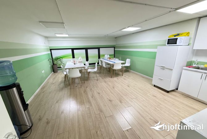 Jepet me qera Ambient Zyrash ( per cdo lloj zyre  📍Qender Tirane, 9 katshet  7000 euro 