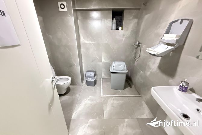 Jepet me qera Ambient Zyrash ( per cdo lloj zyre  📍Qender Tirane, 9 katshet  7000 euro 