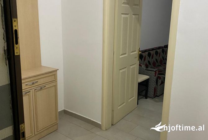 Shtepi ne shitje Apartament ne Tirane, 2+1, Mobilimi Bosh, pa mobiluar, Pagesa 140,000  Euro.