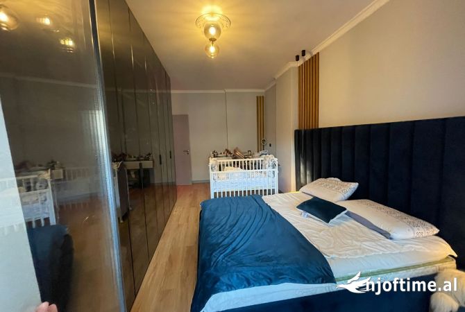 Shtepi ne shitje Apartament ne Tirane, 1+1, Mobilimi E mobiluar, Pagesa 160,000  Euro.