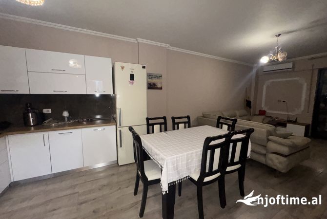 Shtepi me qera Apartament ne Tirane, 1+1, Mobilimi E mobiluar, Pagesa 600  Euro.