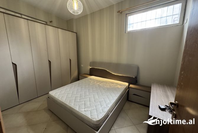 Shtepi me qera Apartament ne Tirane, 2+1, Mobilimi E mobiluar, Pagesa 350  Euro.