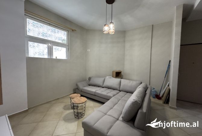 Shtepi me qera Apartament ne Tirane, 2+1, Mobilimi E mobiluar, Pagesa 350  Euro.