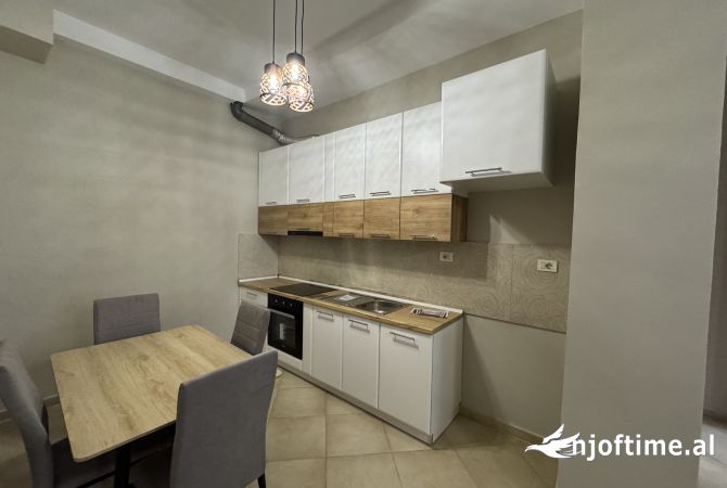 Shtepi me qera Apartament ne Tirane, 2+1, Mobilimi E mobiluar, Pagesa 350  Euro.