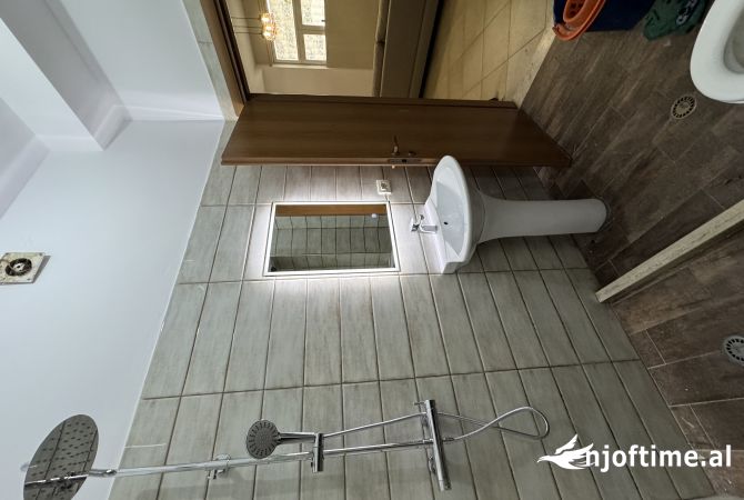 Shtepi me qera Apartament ne Tirane, 2+1, Mobilimi E mobiluar, Pagesa 350  Euro.