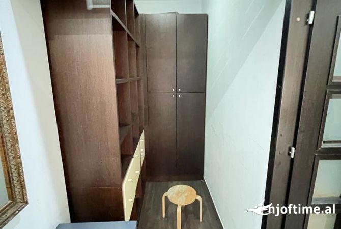 Shtepi me qera Apartament ne Tirane, 2+1, Mobilimi E mobiluar, Pagesa 500  Euro.