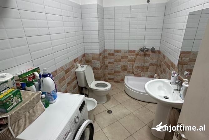 Shtepi me qera Apartament ne Tirane, 2+1, Mobilimi E mobiluar, Pagesa 400  Euro.