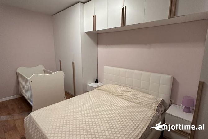 Shtepi me qera Apartament ne Tirane, 2+1, Mobilimi E mobiluar, Pagesa 400  Euro.