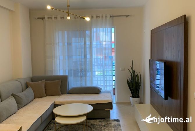 Shtepi ne shitje Apartament ne Tirane, 2+1, Mobilimi E mobiluar, Pagesa 115,000  Euro.