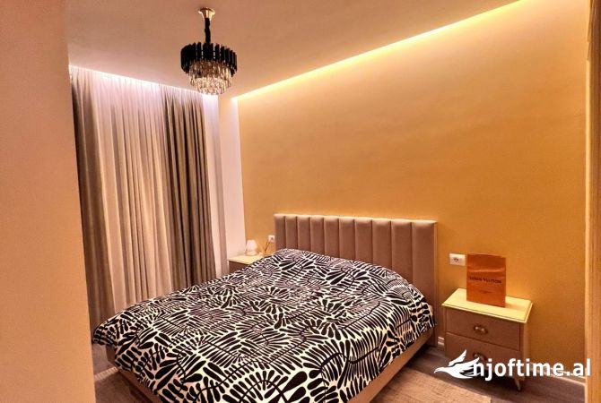 Shtepi me qera Apartament ne Tirane, 3+1, Mobilimi E mobiluar, Pagesa 1,700  Euro.