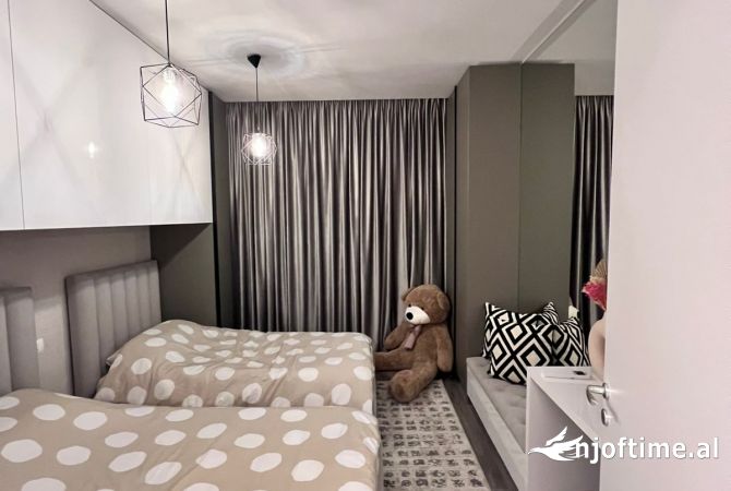 Shtepi me qera Apartament ne Tirane, 3+1, Mobilimi E mobiluar, Pagesa 1,700  Euro.