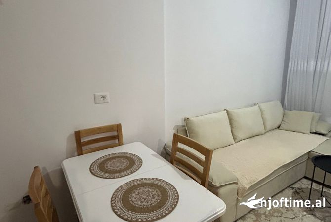 Shtepi me qera 1+1 ne Tirane - 42,000 Leke