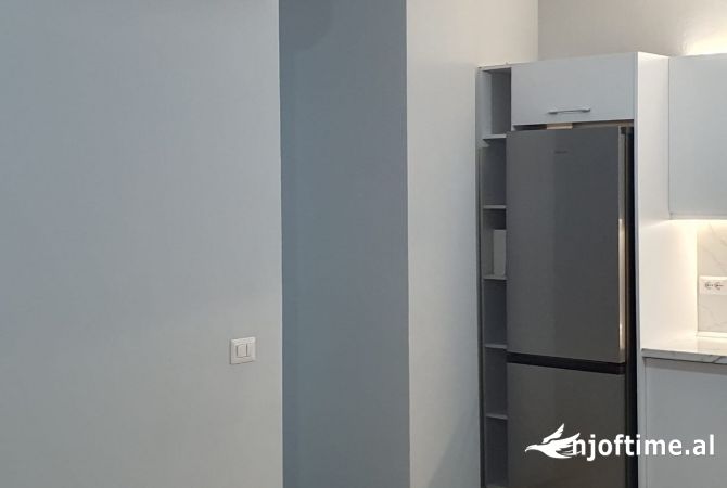 Shtepi me qera Apartament ne Tirane, 1+1, Mobilimi Pjeserisht e mobiluar, Pagesa 550  Euro.