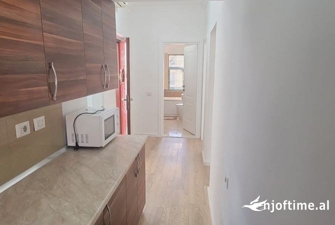 Shtepi ne shitje Apartament ne Tirane, 1+1, Mobilimi Bosh, pa mobiluar, Pagesa 135,000  Euro.