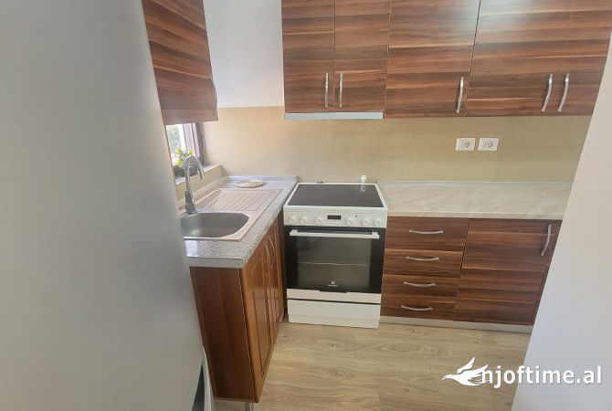 Shtepi ne shitje Apartament ne Tirane, 1+1, Mobilimi Bosh, pa mobiluar, Pagesa 135,000  Euro.
