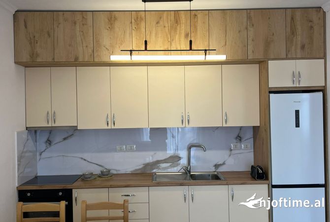 Shtepi ne shitje Apartament ne Tirane, 2+1, Mobilimi E mobiluar, Pagesa 143,000  Euro.