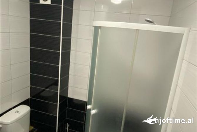 Shtepi me qera Apartament ne Tirane, 2+1, Mobilimi E mobiluar, Pagesa 500  Euro.