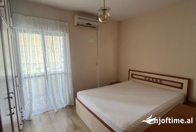 Shtepi me qera Apartament ne Tirane, 1+1, Mobilimi E mobiluar, Pagesa 500  Euro.
