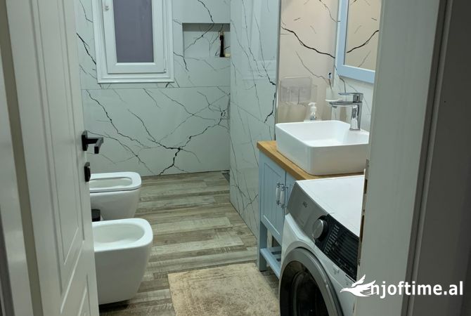 Shtepi me qera Apartament ne Tirane, 2+1, Mobilimi E mobiluar, Pagesa 1,000  Euro.