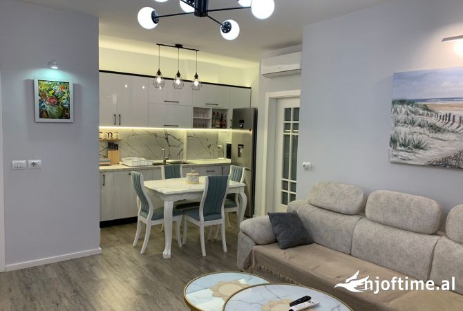Shtepi me qera 2+1 ne Tirane - 1,000 Euro