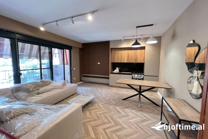 Shtepi ne shitje Apartament ne Tirane, 1+1, Mobilimi E mobiluar, Pagesa 210,000  Euro.