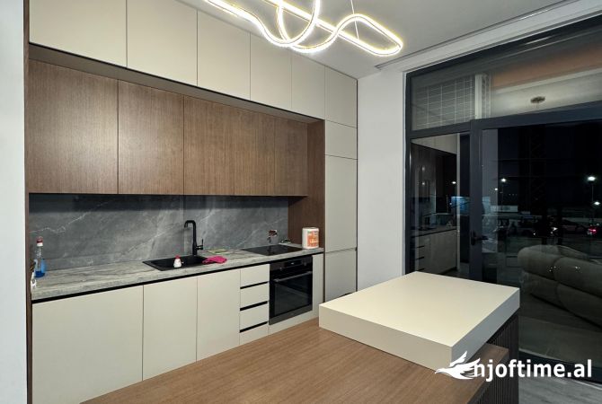 Shtepi me qera Apartament ne Tirane, 2+1, Mobilimi E mobiluar, Pagesa 850  Euro.