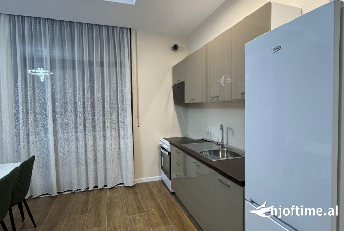 Shtepi me qera Apartament ne Tirane, 2+1, Mobilimi E mobiluar, Pagesa 60,000  Leke.