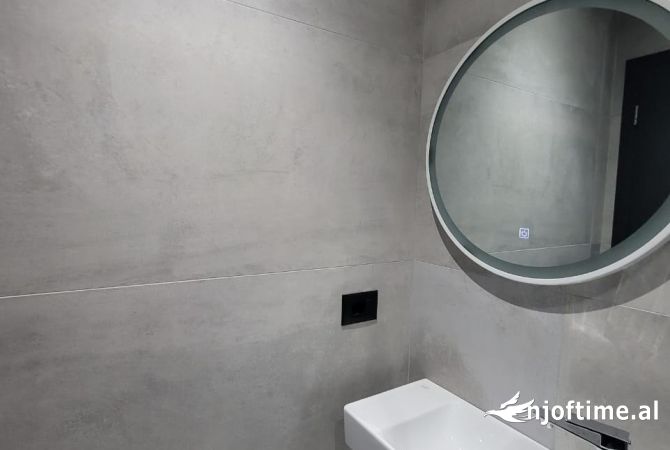 Shtepi ne shitje Apartament ne Tirane, 2+1, Mobilimi E mobiluar, Pagesa 259,000  Euro.