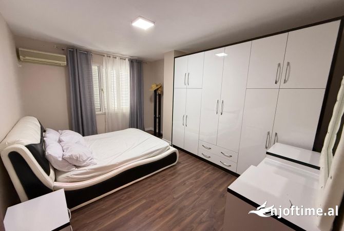Shtepi me qera Apartament ne Tirane, 3+1, Mobilimi E mobiluar, Pagesa 800  Euro.