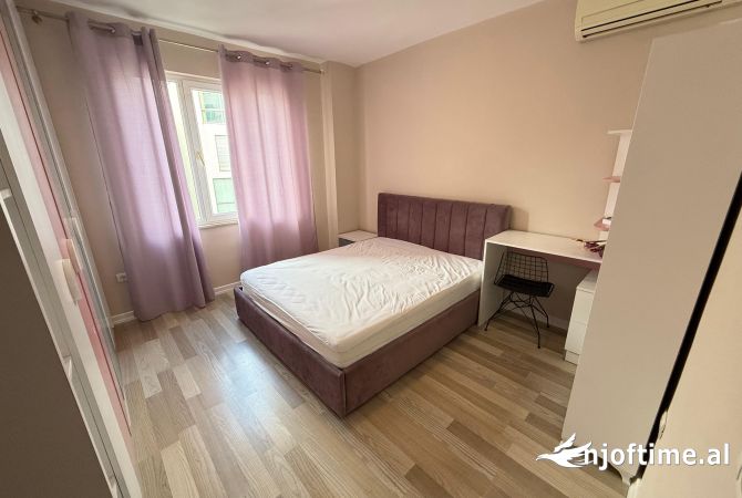 Shtepi me qera Apartament ne Tirane, 3+1, Mobilimi E mobiluar, Pagesa 800  Euro.