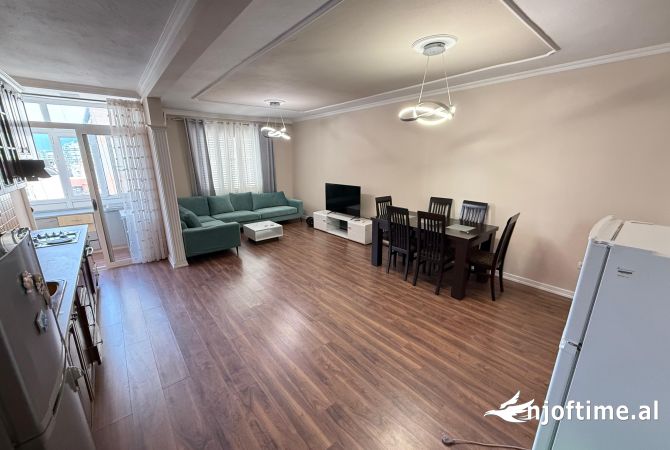 Shtepi me qera Apartament ne Tirane, 3+1, Mobilimi E mobiluar, Pagesa 800  Euro.