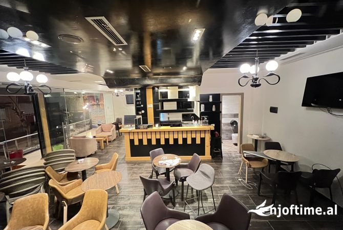 Ambient biznesi me qera 2+1 ne Tirane - 1,000 Euro