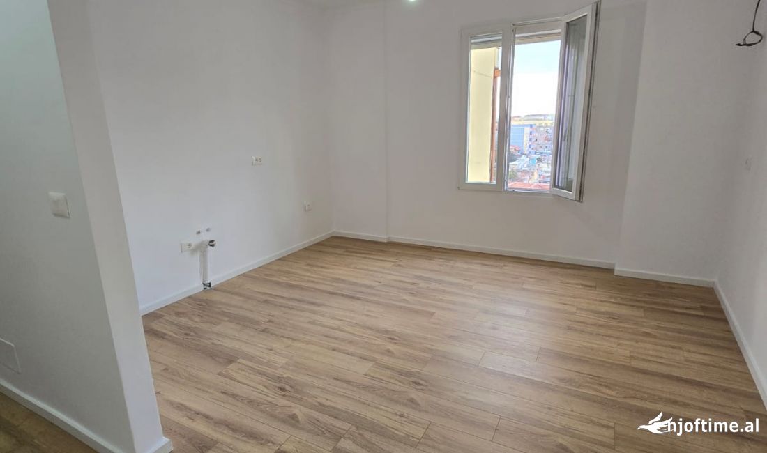 Shtepi ne shitje Apartament ne Tirane, 2+1, Mobilimi Bosh, pa mobiluar, Pagesa 132,000  Euro.